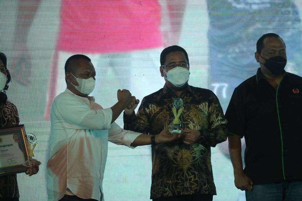 Anwar Sadad Raih Gelar Tokoh Penggerak Olahraga Terbaik Jatim