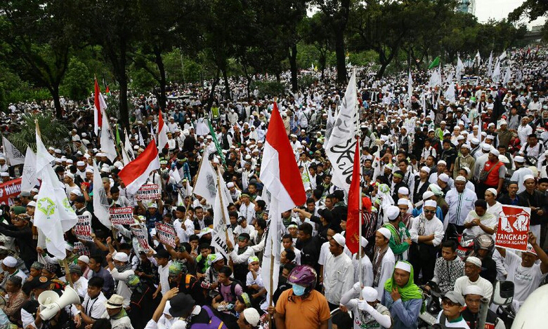 GERAKAN: Aksi 212 yang berlangsung di Jakarta beberapa waktu lalu. (Foto: Antara)