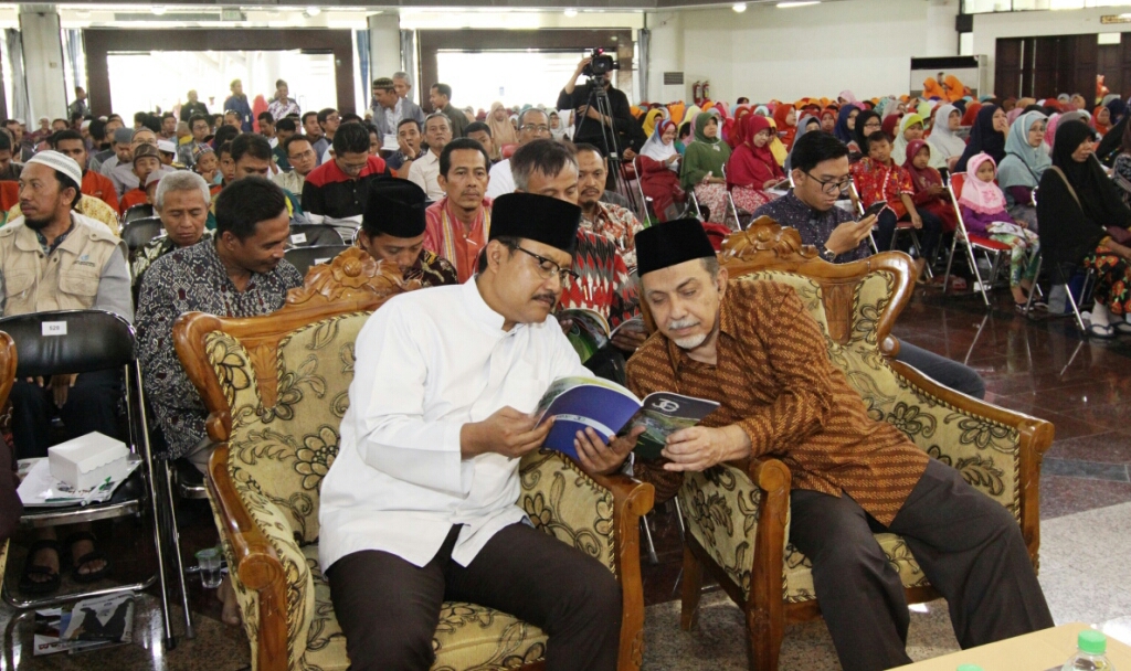 Wakil Gubernur Jatim hadiri Milad 30 YDSF, di Graha ITS Surabaya, Minggu (26/3).  