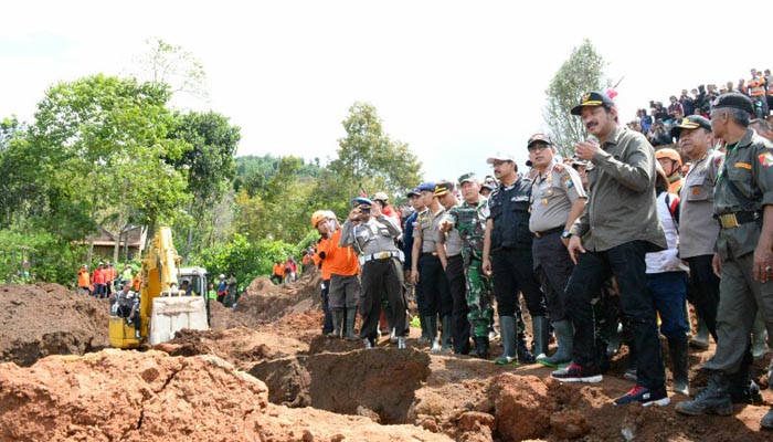 Longsor di Desa Dayakan Kecamatan Badegan Kabupaten Ponorogo