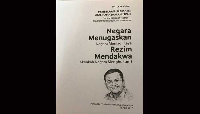 Cover  naskah pledoi Dahlan Iskan yang dibacakan pada sidang pembelaan di Pengadilan Tipikor, Sidoarjo, Kamis (13/4). (Foto: Istimewa)