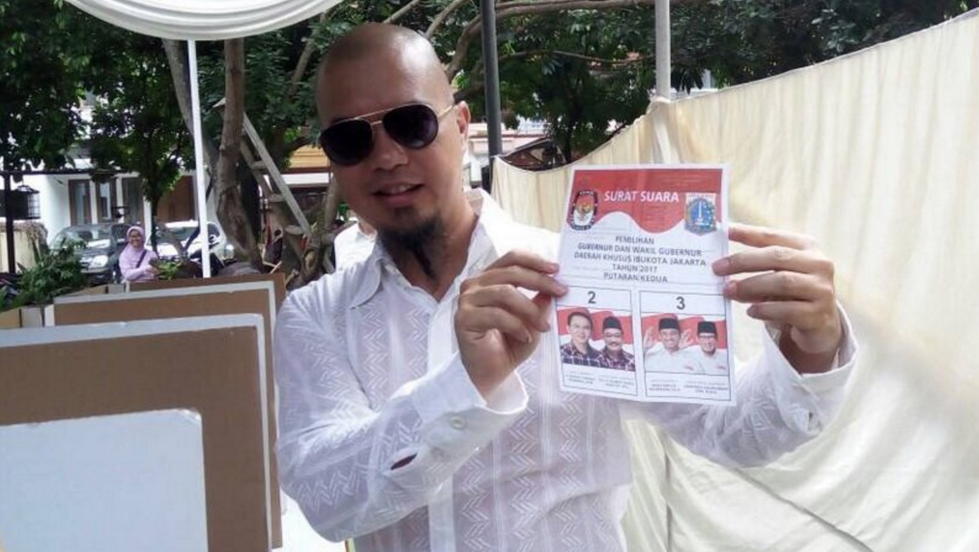 Ahmad Dhani mengguakan hak pilihnya, Rabu (19/4).