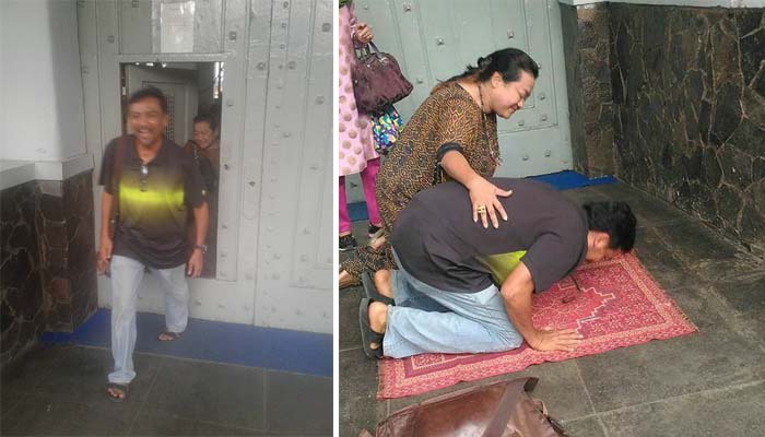 Andi Mallarangeng melangkah keluar dari pintu Lapas Sukamiskin Bandung, Jumat (21/4) sore. Sebelah kanan, Andi didampingi istrinya, Fitri Cahyaningsih melakukan sujud syukur di depan gerbang lapas. (foto: m. anis)