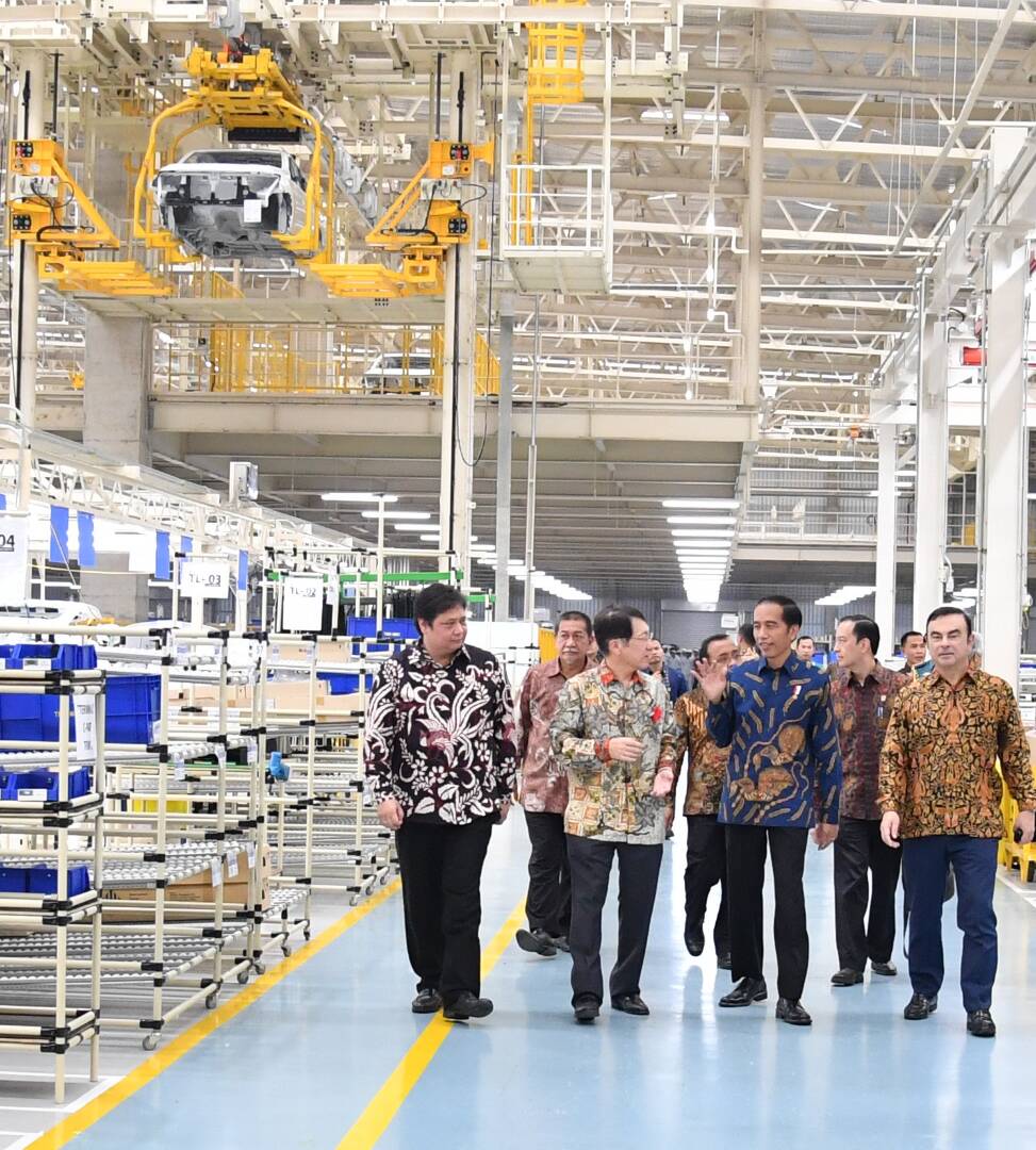 INVESTASI: Presiden saat meresmikan pabrik PT Mitsubishi Motors Krama Yudha Indonesia (MMKI) di kawasan Greenland International Industrial Center Deltamas, Pasar Ranji Cikarang, Kabupaten Bekasi, Jawa Barat. (Foto Biro Pers/Setpres)