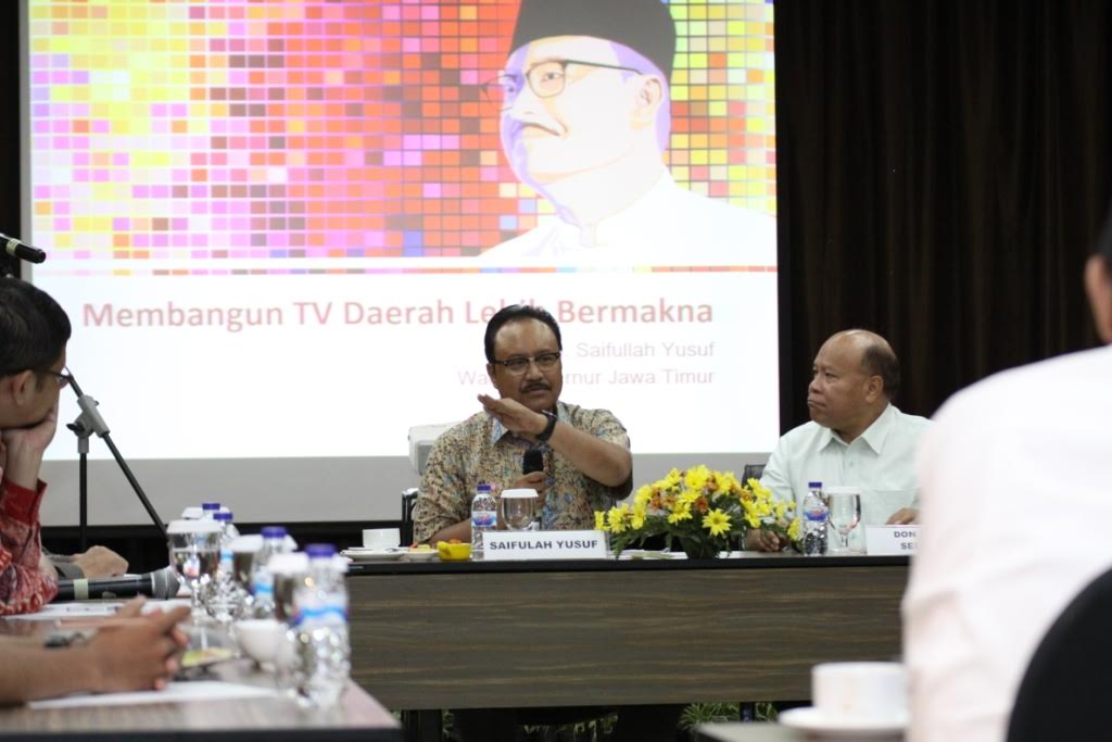 Wakil Gubernur Jawa Timur Saifullah Yusuf (Gus Ipul) saat menjadi salah satu pembicara dalam Focuss Group Discussion (FGD) Pengembangan Stasiun TV Daerah di Hotel Mercure Grand Mirama Surabaya, Rabu (26/4) pagi.