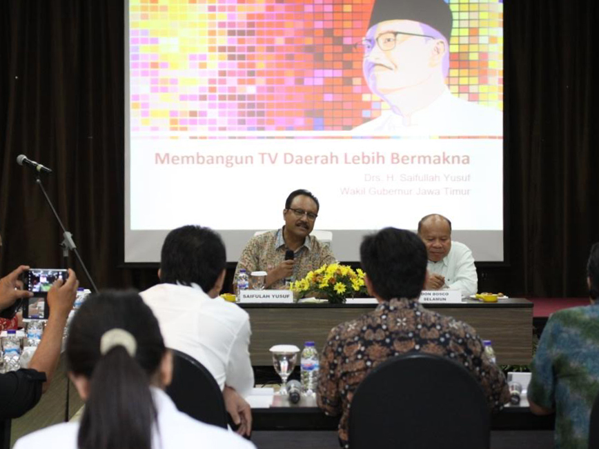 Saifullah Yusuf (Gus Ipul) saat menjadi salah satu pembicara dalam Focuss Group Discussion (FGD) Pengembangan Stasiun TV Daerah di Hotel Mercure Grand Mirama Surabaya, Rabu (26/4) pagi.