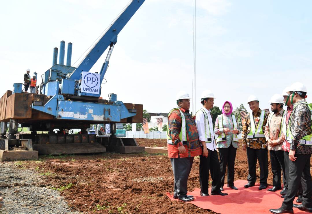 Presiden  pada acara groundbreaking pembangunan Rusunami, Kamis, (27/4). (Foto: Biro Pers Setpres)