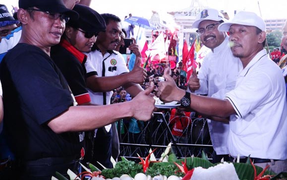 Peringatan Mayday tahun 2016 di Kantor Gubernur Jalan Pahlawan Surabaya