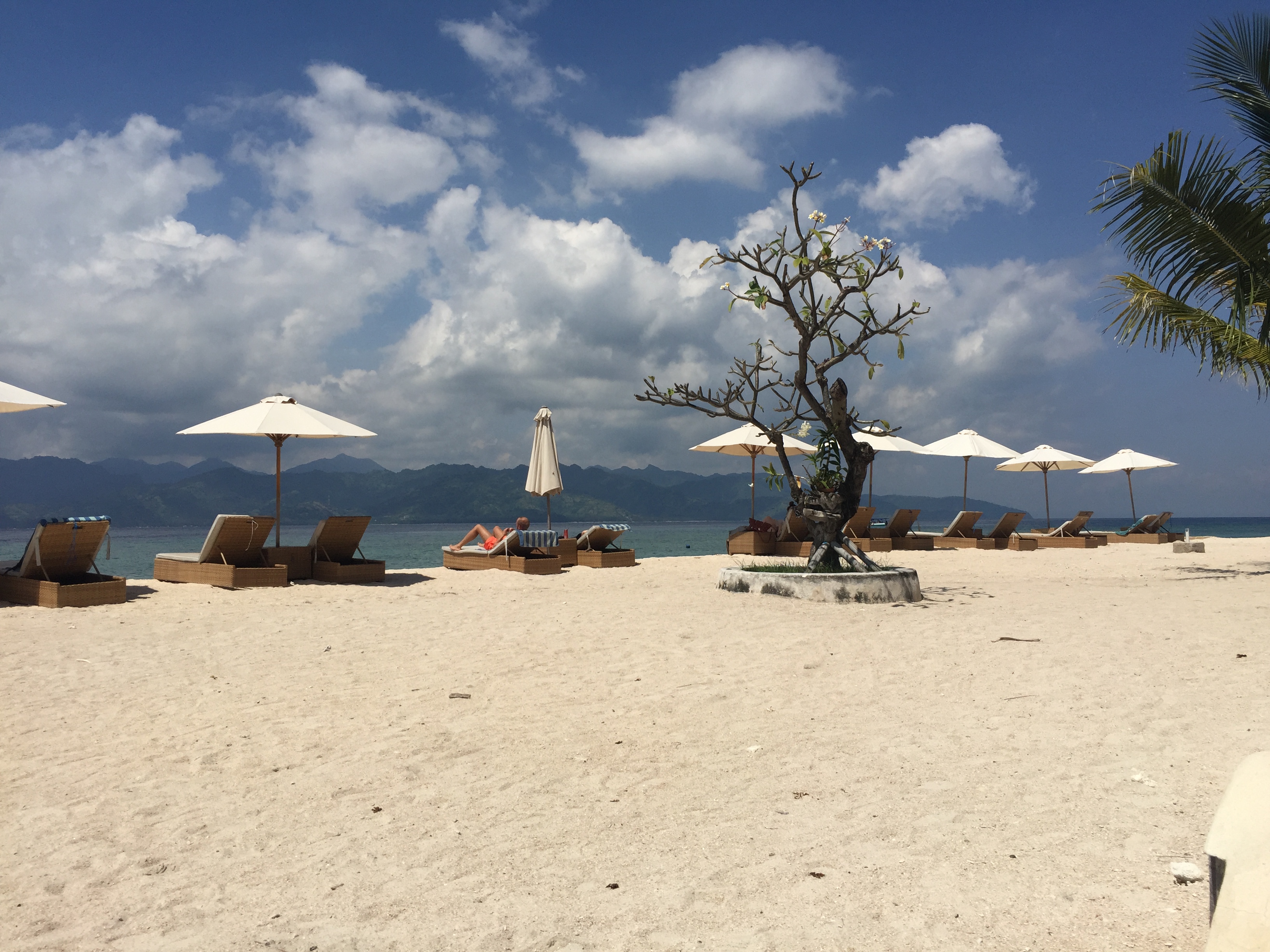 BERBENAH: Pantai di Gili Trawangan terus berbenah. Kini makin cantik.