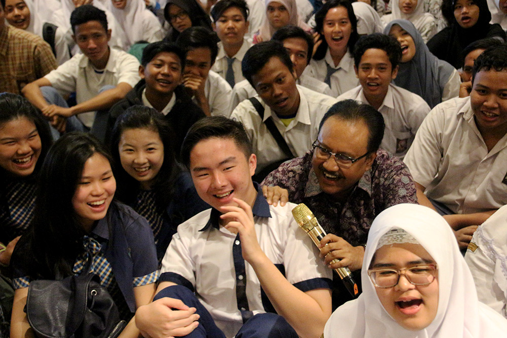 Suasana keramaian nonton bareng Film Kartini hari ketiga yang diikuti 2000 Siswa, di XXI Ciputra World, Kamis (4/5). (Foto: Haris Dwi)