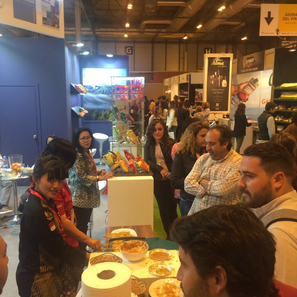 KULINER:  (FSuasana Stand Indonesia di Salon De Gourmets Ifema. (oto Istimewa)