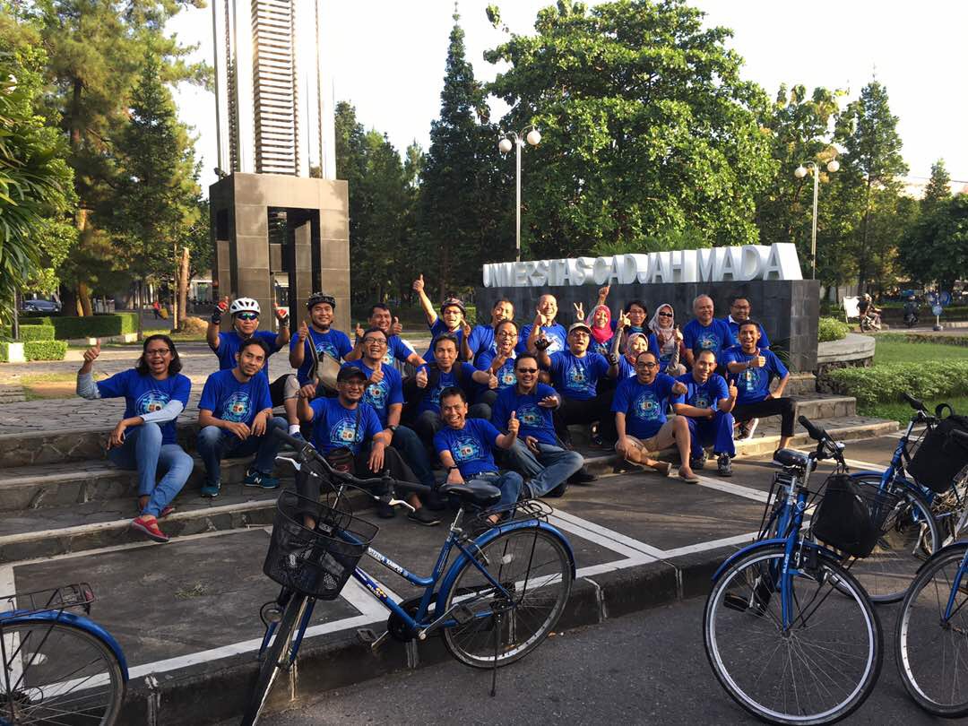 REUNI: Para Alumni Ilmu Komunikasi Fisipol UGM ngotel bareng di Kampus Biru UGM.