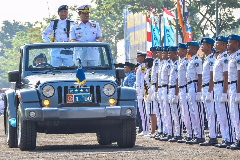 FOTO: Kasal saat inspeksi padukan tepat di depan siswa- siswi SMKKAL 1 Surabaya.