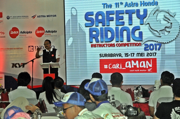 Wakil Gubernur Jawa Timur Saifullah Yusuf saat menghadiri acara The 11th Astra Honda Safety Riding 2017 di Hotel Singgasana Surabaya, Rabu (17/5) malam.