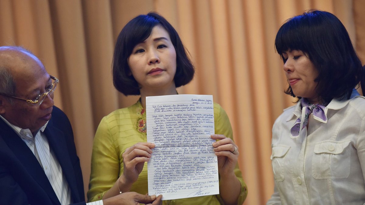 eronica Tan, dalam konferensi pers mengenai pencabutan upaya banding, di Gado-Gado Boplo, Menteng, Jakarta Pusat, Selasa (23/5).