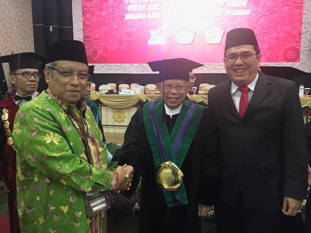 Prof Dr (H.C.) KH Ma’ruf Amin, Ketua Majelis Ulama Indonesia (MUI), yang juga menjabat Rais Aam Pengurus Besar Nahdlatul Ulama (PBNU) dikukuhkan menjadi  Guru Besar, Rabu (24/5).