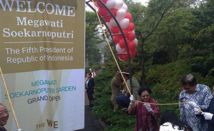 Megawati meresmikan taman Megawati Soekarnoputri Garden, di Jeju, Korea Selatan hari Rabu (31/5) siang (foto:bayu galih/ kompas.com)