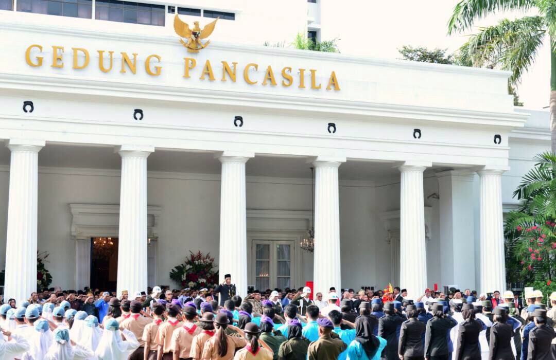 Presiden, saat menjadi inspektur upacara Peringatan Hari Lahir Pancasila yang digelar di halaman Gedung Pancasila, Kementerian Luar Negeri, Jakarta Pusat, Kamis (1/6). (Foto: Biro Pers Setpres)