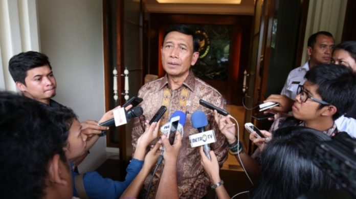 Menteri Koordinator Politik Hukum dan Keamanan Wiranto.