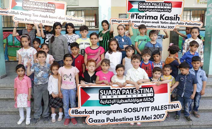 Anak-anak yatim warga Palestina di Jalur Gaza mendapatkan orang tua asuh dari Indonesia melalui program SOSUYIT (Saya Orang Tua Asuh Yatim Palestina). (foto:sosuyit)