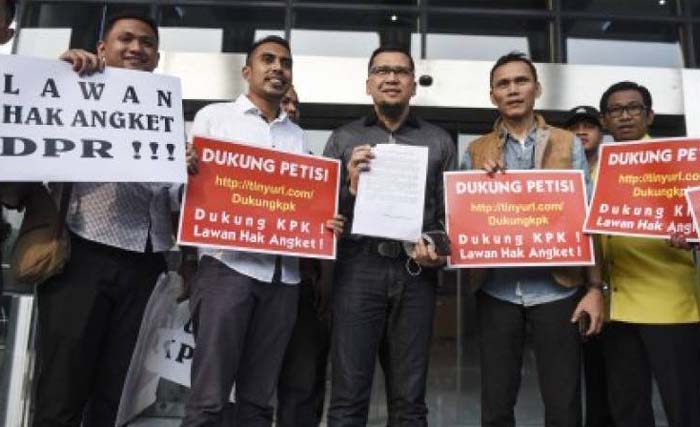 Penolakan terhadap pelemahan KPK melalui DPR-RI terus dilakukan masyarakat, termasuk dari kader Partai Golkar. (foto: dokumentasi)