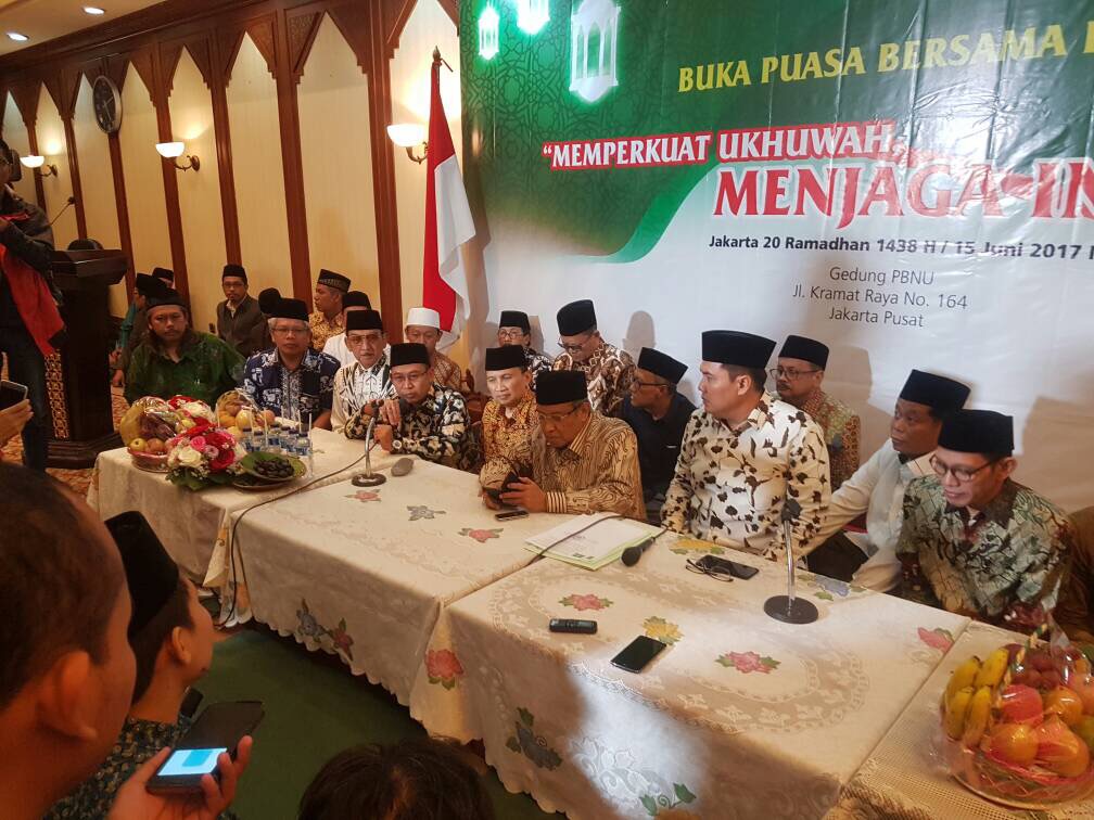 KONFERENSI PERS: Ketua Umum PBNU KH Said Aqil Siroj, bersama jajaran pengurus PBNU, dalam konferensi pers tentang penolakan kebijakan pemerintah tentang pendidikan full day school, di Jakarta, Kamis (15/6/2017). Foto: istimewa