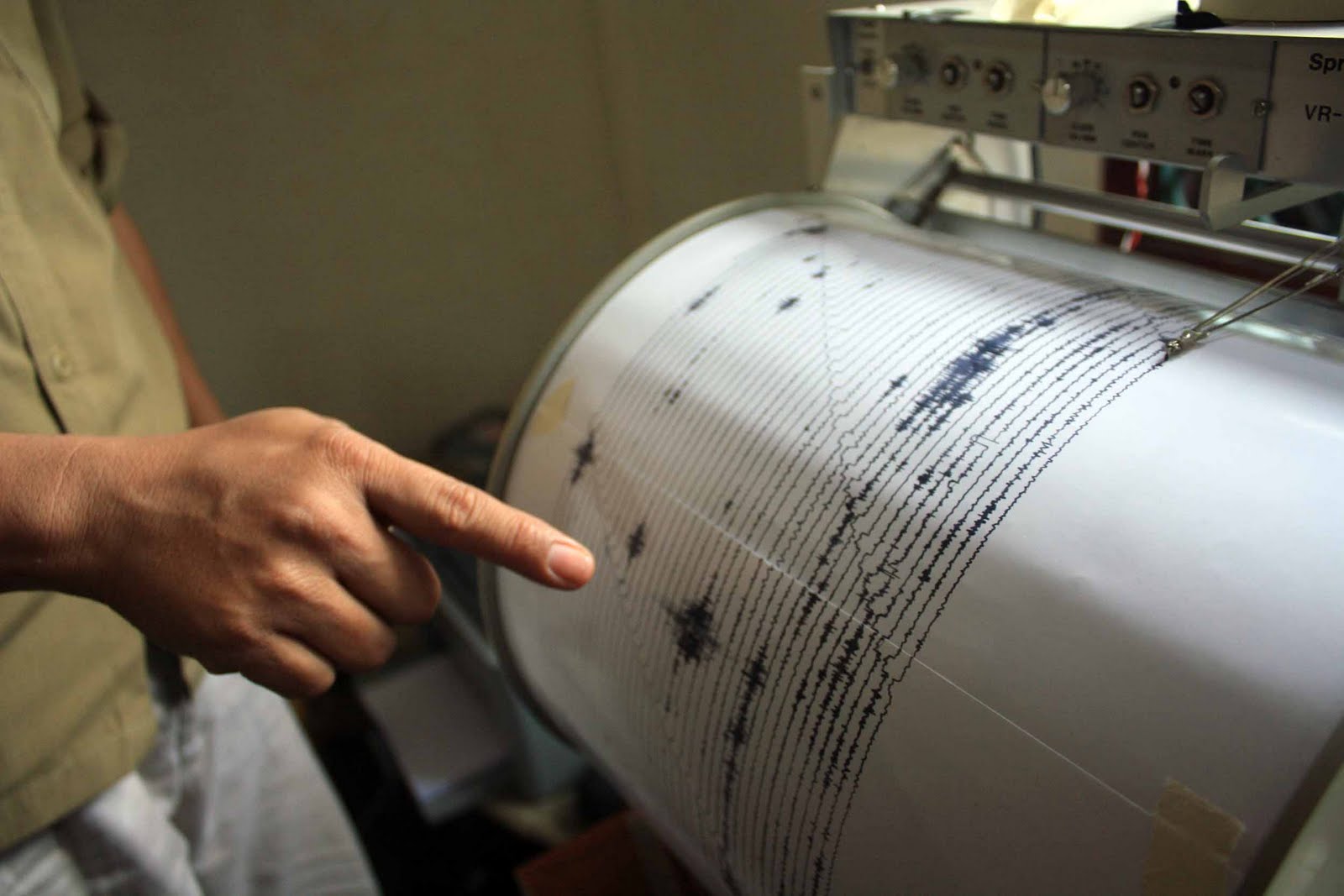 Seismograf pencatat gempa. (foto:dokumentasi)