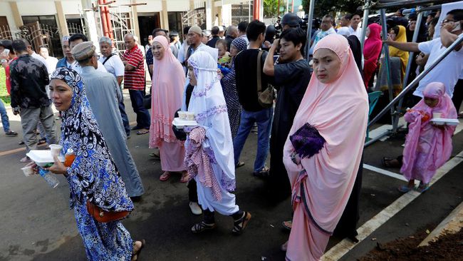 Tanpa rumah dan harta benda, warga Marawi korban bentrokan konflik merayakan Idulfitri dengan sederhana di tempat evakuasi di berbagai penjuru Mindanao. (Reuters/Jorge Silva)