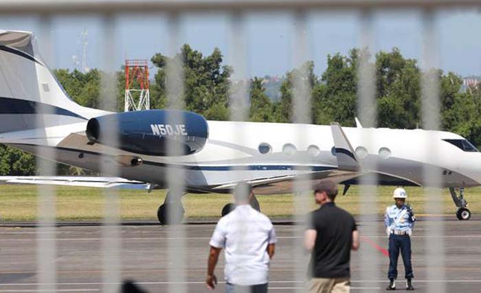 Pesawat jet jenis Gulfstream N50JE persiapan take off dari Bandara Internasional Ngurah Rai hari Rabu (28/6) siang menuju Yogyakarta. (foto:liputan6/immanuel)