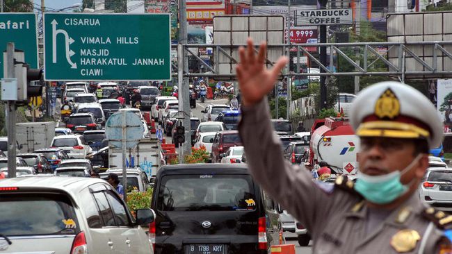 Ilustrasi jalur Puncak yang hingga H+5 Truk masih belum diijinkan melintas pada 30 Juni nanti. (Foto: Yulius Satria/Antara)