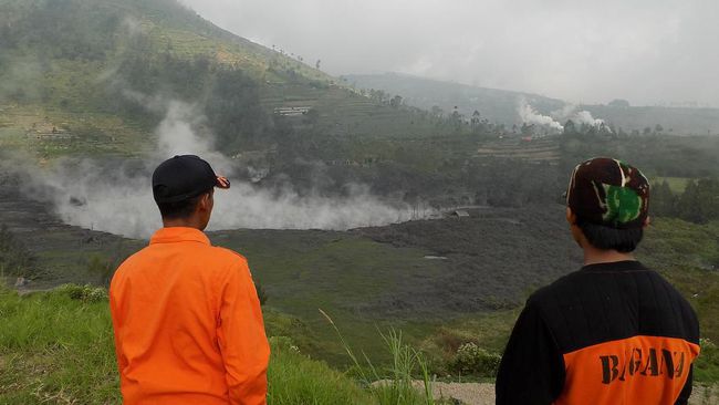 Ilustrasi Badan Penanggulangan Bencana Daerah Banjarnegara menyatakan Kawah Timbang dan beberapa kawah lain yang ada di dataran tinggi Dieng cukup aman bagi wisatawan. (Foto: str/iza/Antara)