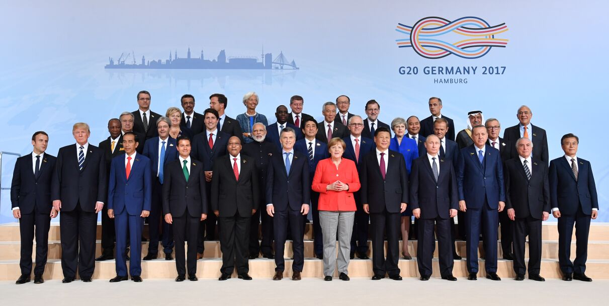 SESI FOTO: Para pemimpin G20 foto bersama di tengah-tengah KTT yang berlangsung di Hamburg, Jerman. (Biro Pers/Setpres)