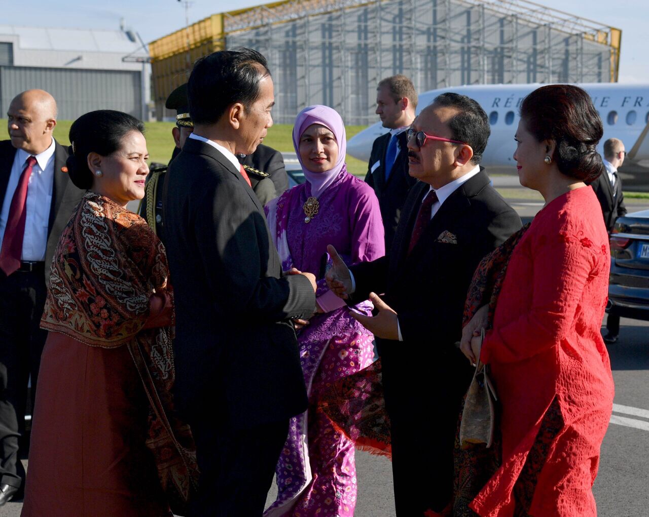 PULANG: Presiden Jokowi dilepas Dubes RI di Jerman Fauzi Bowo usai mengikuti KTT G20 di Hamburg Jerman. (Foto Biro Pers/Setpres$