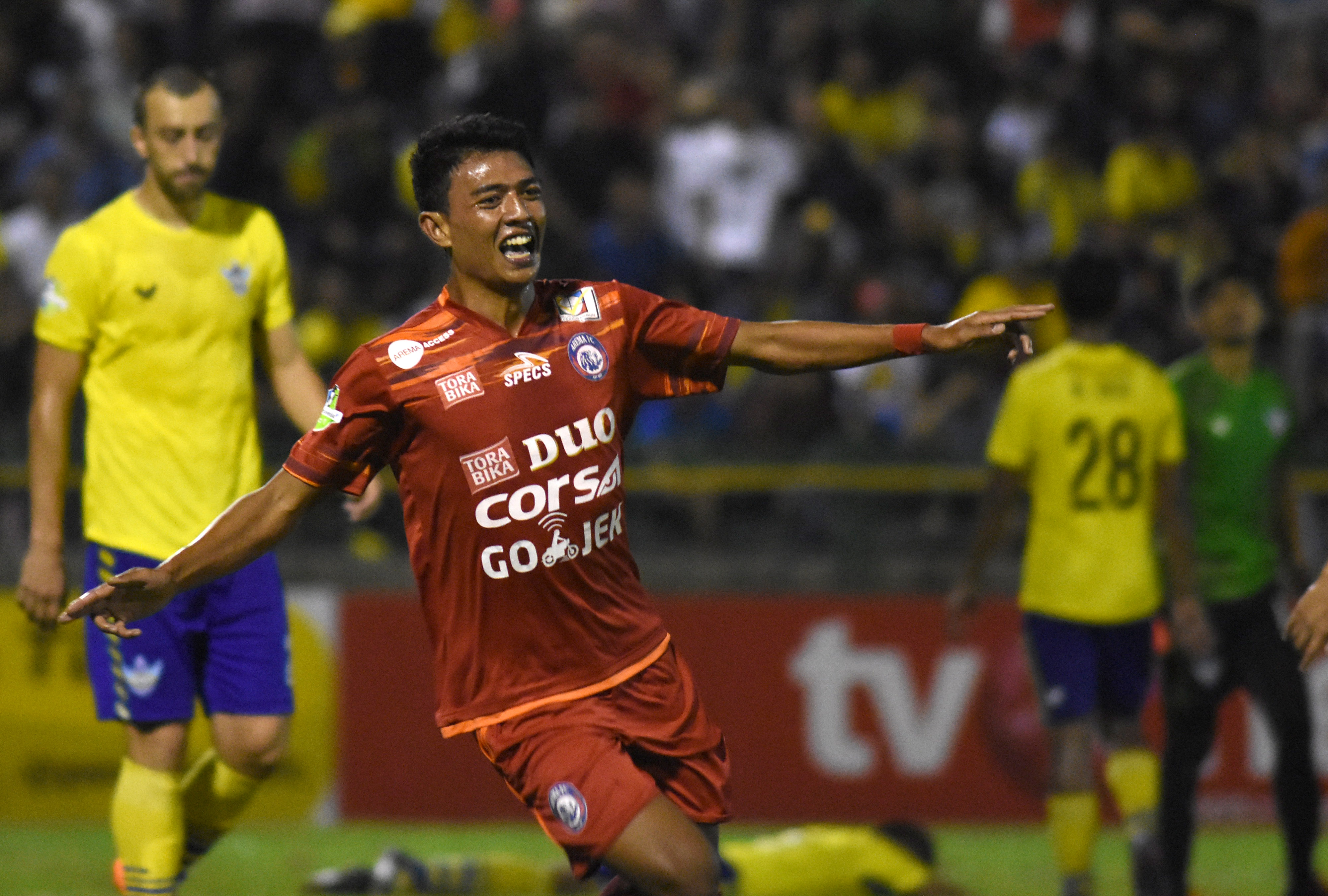 Penentu kemenangan Arema atas Persegres Gresik United, Dedik Setiawan mendapat tantangan berat dalam duel melawan Persipura di Stadion Kanjuruhan, Malang, Minggu (16/7) malam. (tom)