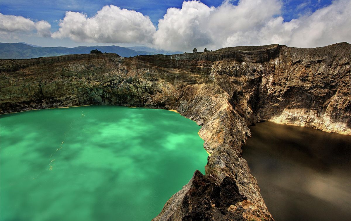 KELIMUTU: Danau Kelimutu Flores yang oleh masyarakat setempat dipercaya ditunggui roh halus. 