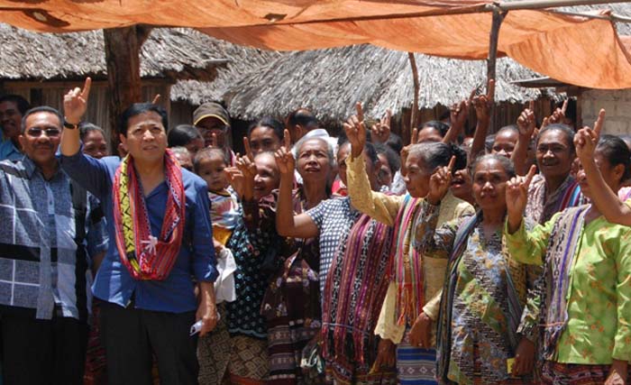 Setya Novanto, caleg dari Partai Golkar  saat berkampanye di Kupang, NTT, menjelang Pemilu 2014. (foto: dok.seputar-ntt.com) 