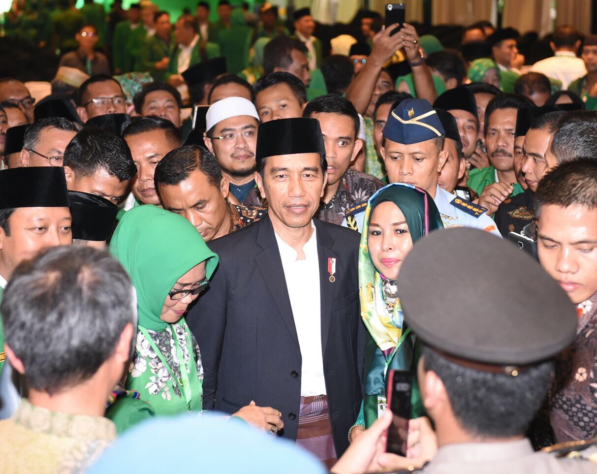 Presiden Jokowi di antara peserta Mulernas II PPP di Jakarta. (Foto Biro Pers/Setpres)