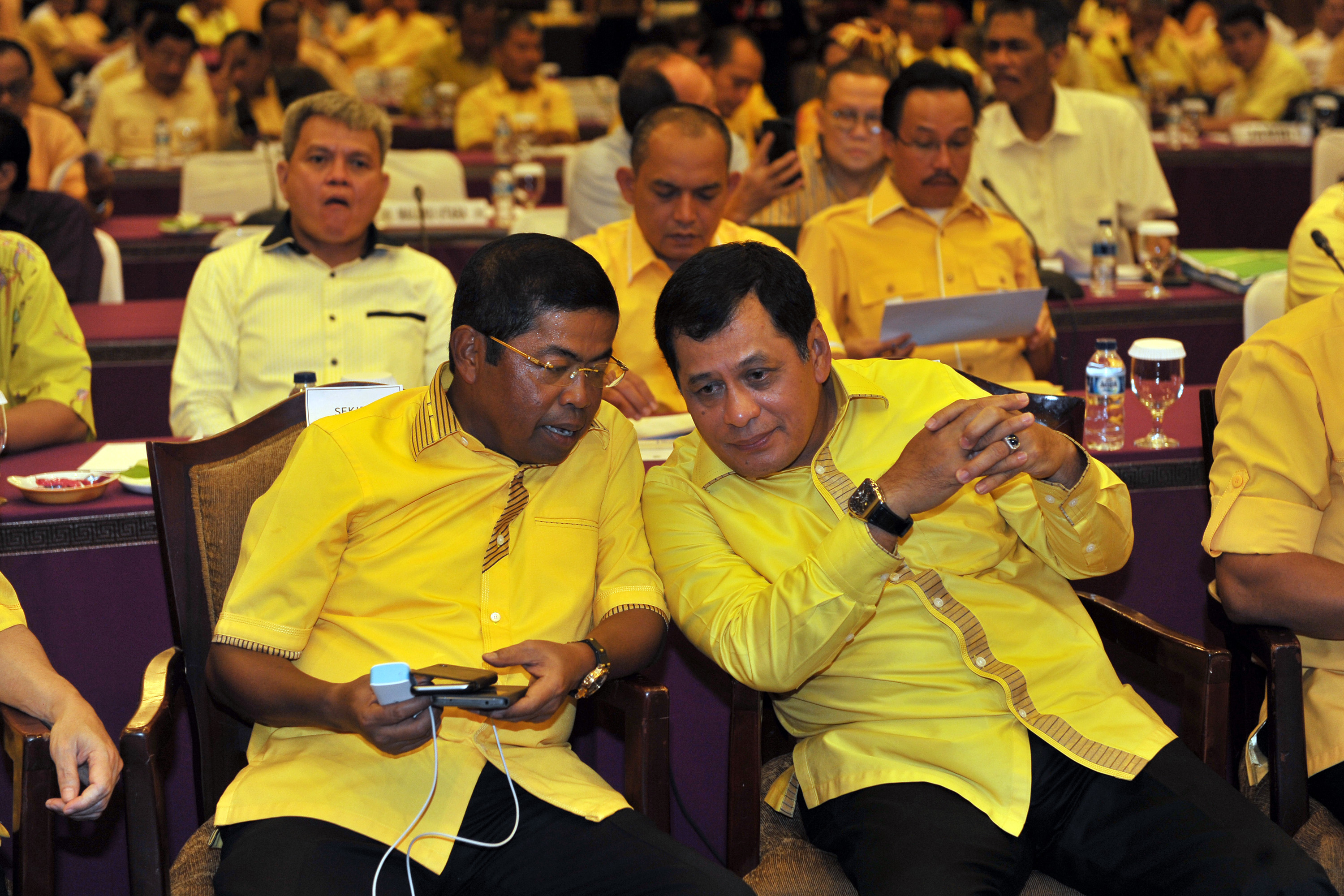 Ketua Harian DPP Partai Golkar Nurdin Halid (kanan). (Foto Dok. mediaindonesia)