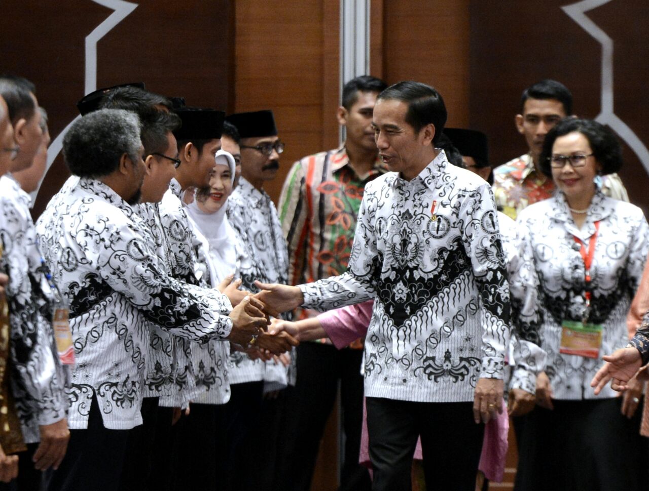 Presiden Joko Widodo  menghadiri Pembukaan Rapat Koordinasi Pimpinan Nasional Persatuan Guru Republik Indonesia (PGRI) di Hotel Sahid Jaya, Kabupaten Sleman, Provinsi Yogyakarta pada Sabtu, (22/7). (Foto: Biro Pers/Setpres)