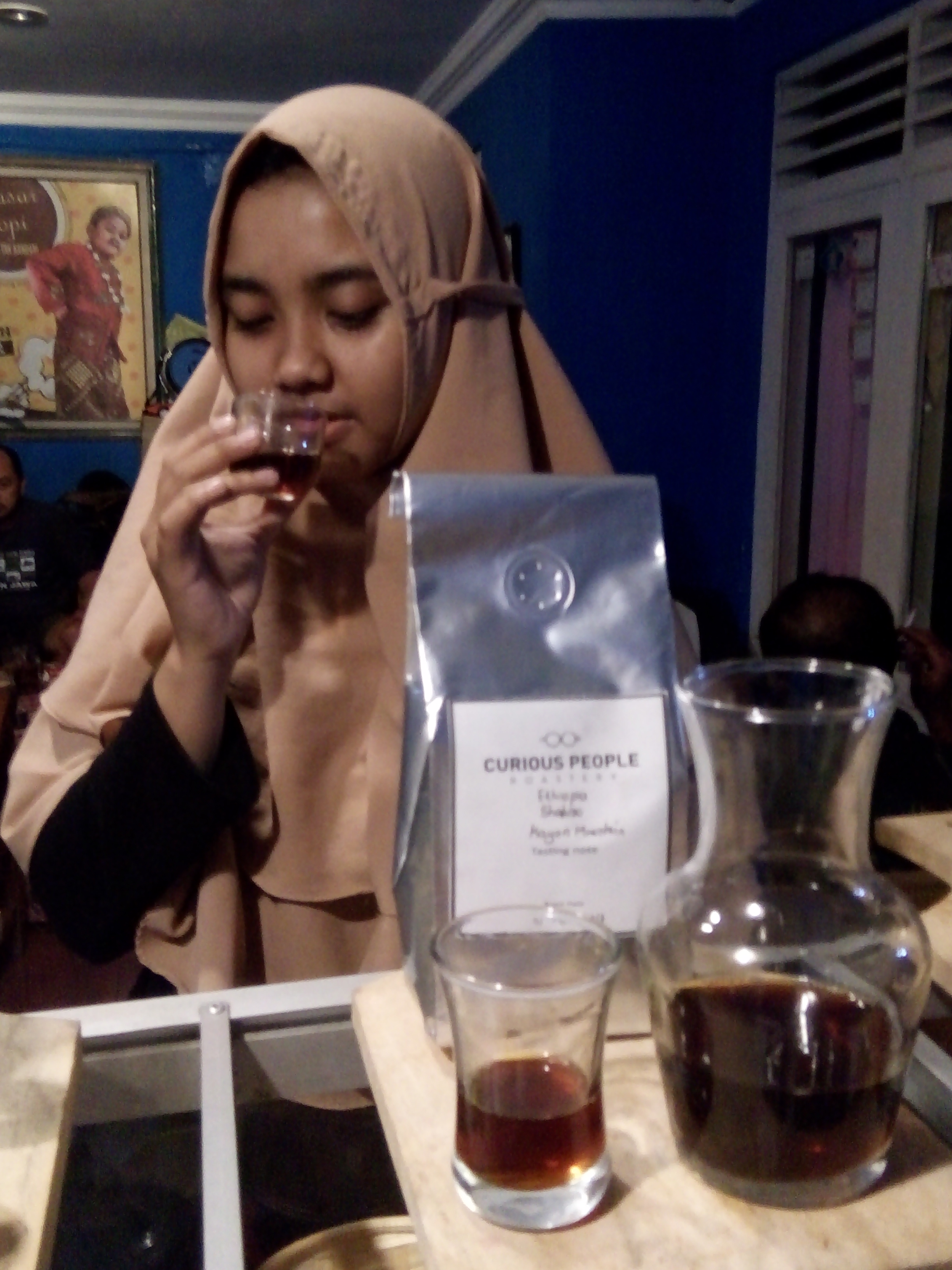 Coffee lovers menjajal kopi Ethiopia dengan roastery Curious People. foto:widikamidi