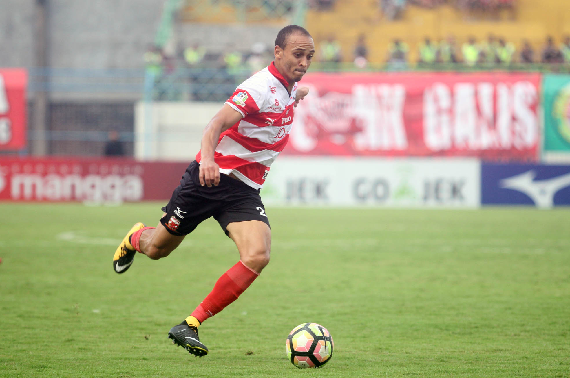 Top skor Liga I, Peter Osaze Odemwingie  siap tempur bersama Madura United dalam laga melawan PSM Makassar, sore nanti. Foto: ngopibareng.id/tom 