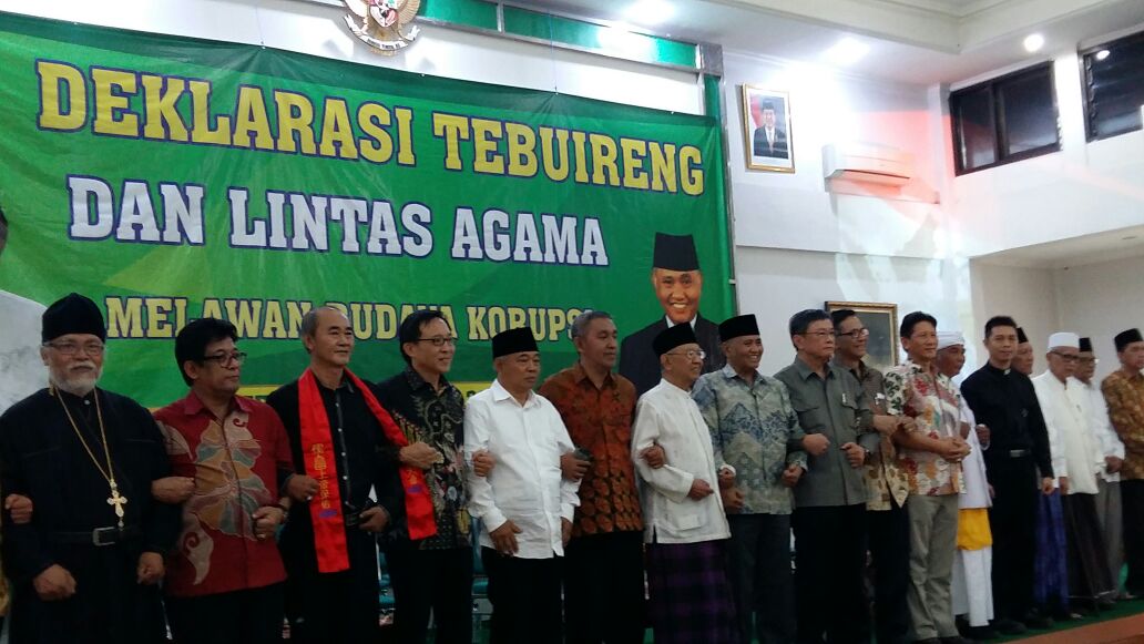 DEKLARASI: Para tokoh lintas agama keluarkan Maklumat Kebangsaan Tebuireng. (foto: ngopibareng.id)