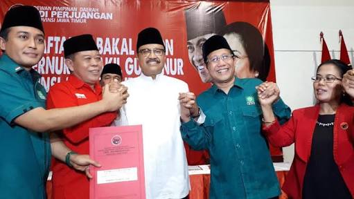 Gus Ipul (baju putih) bersama para pengurus PDIP dan PKB Jatim