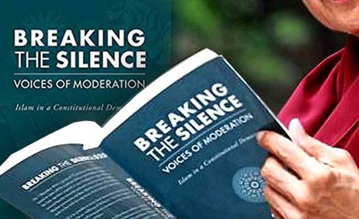 Buku Breaking The Silence: Voices Of Moderation -- Islam In A Constituational Democracy. (foto: dokumentasi)