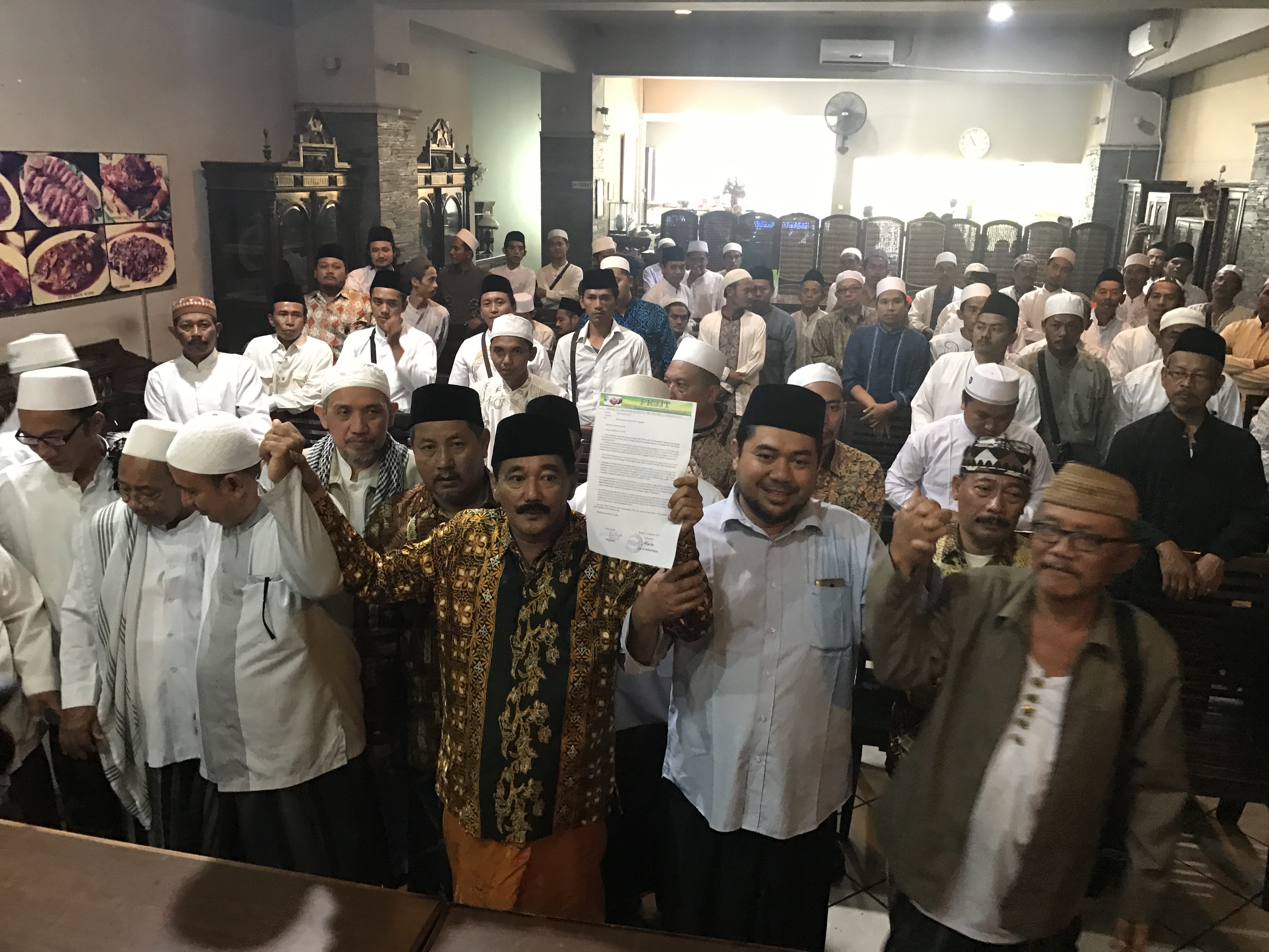 Forum Komunikasi Kiai Kampung ketika mendeklarasikan diri mendukung Gus Ipul