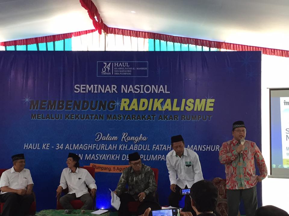 SEMINAR: Prof. DR. (Gus) Muhammad A S Hikam, saat menyampaikan paparan bersama DR. (KH) As'ad Said Ali, Savic Ali, Abdul Kholiq Arif.  (foto: istimewa)