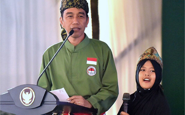 Presiden Joko Widodo resmi membuka Kejuaraan Nasional Tingkat Remaja Perguruan Pencak Silat Nasional (Persinas) ASAD tahun 2017 pada Selasa, (8/8), di Pondok Pesantren Minhaajurrosyidiin, Jakarta Timur. (Foto: Biro Pers/Setpres)