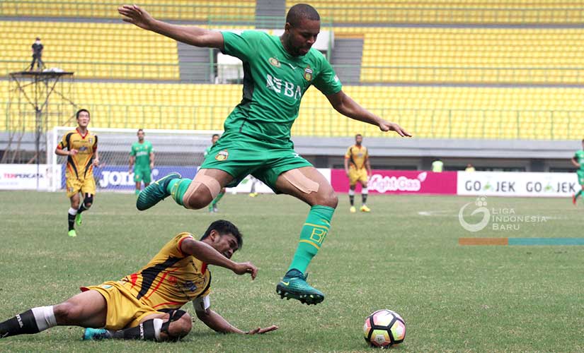 Striker asal Brasil Thiago Furtioso berlabuh ke Madura United setelah dilepas Bhayangkara United. foto:ligaindonesia.id    