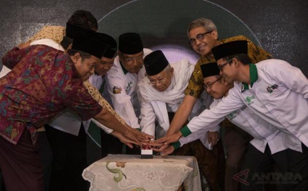 PELUNCURAN: KH Ma’ruf Amin, Rais Am PBNU bersama para tokoh dalam Launching Hari Santri 2017. 