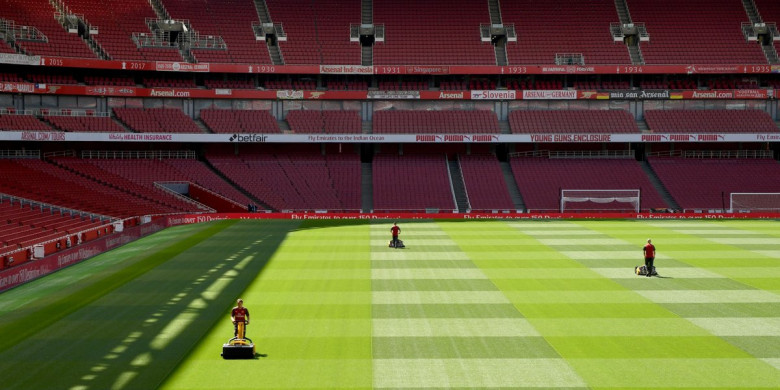 Emirates Stadium melakukan persiapan terkahir jelang laga pembuka Liga Inggris dini hari nanti. Ada nama Indonesia di dalam stadion megah ini.   